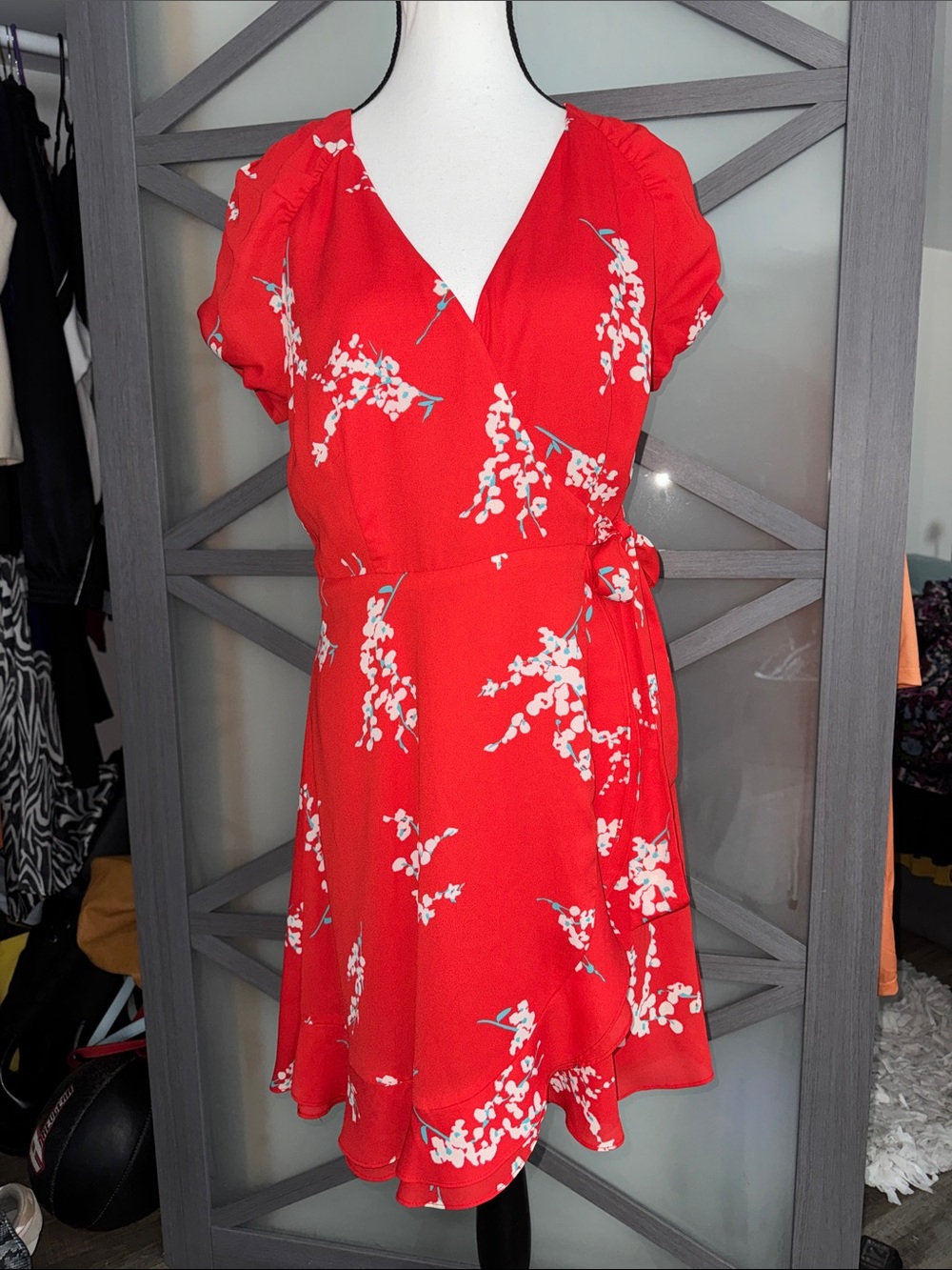Collective Concepts NWT To Be Smitten Red Floral Ruffle Wrap Dress Small
